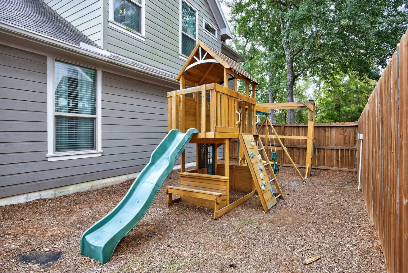 Conroe 4BR near The Woodlands Arcade Game Room, Gym, Playground, Sleeps 13 16