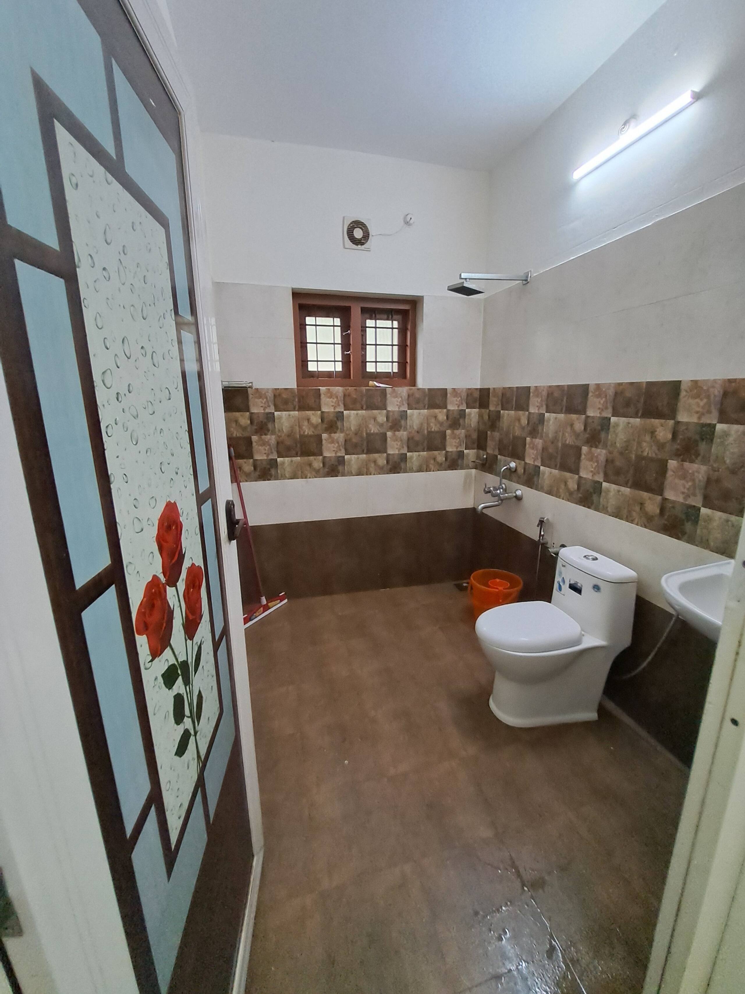 Panampunnayil Homes Heritage style home, spacious 11