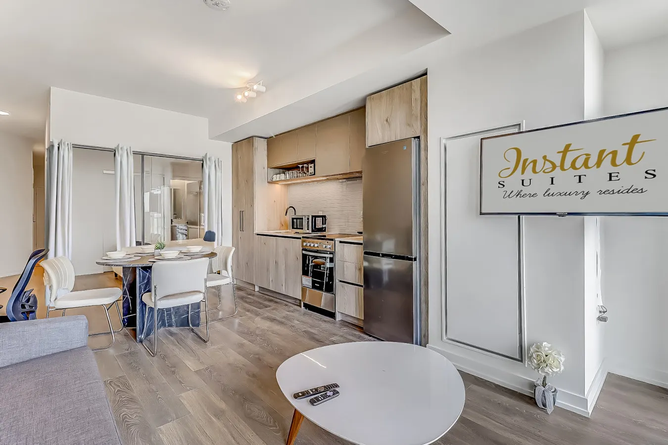 Urban Chic 1BR + Den Gym Netflix 2