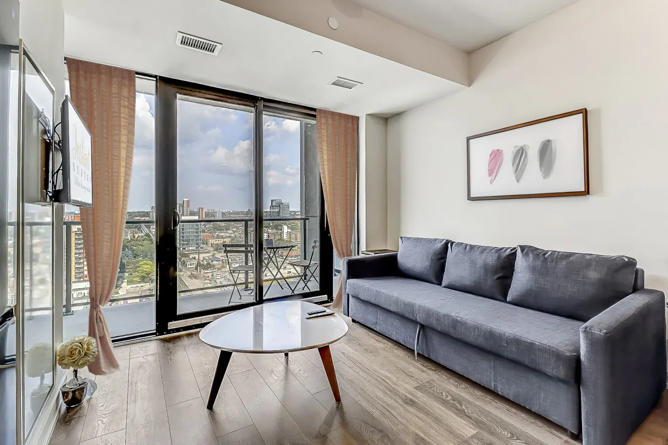 Urban Chic 1BR + Den Gym Netflix 10