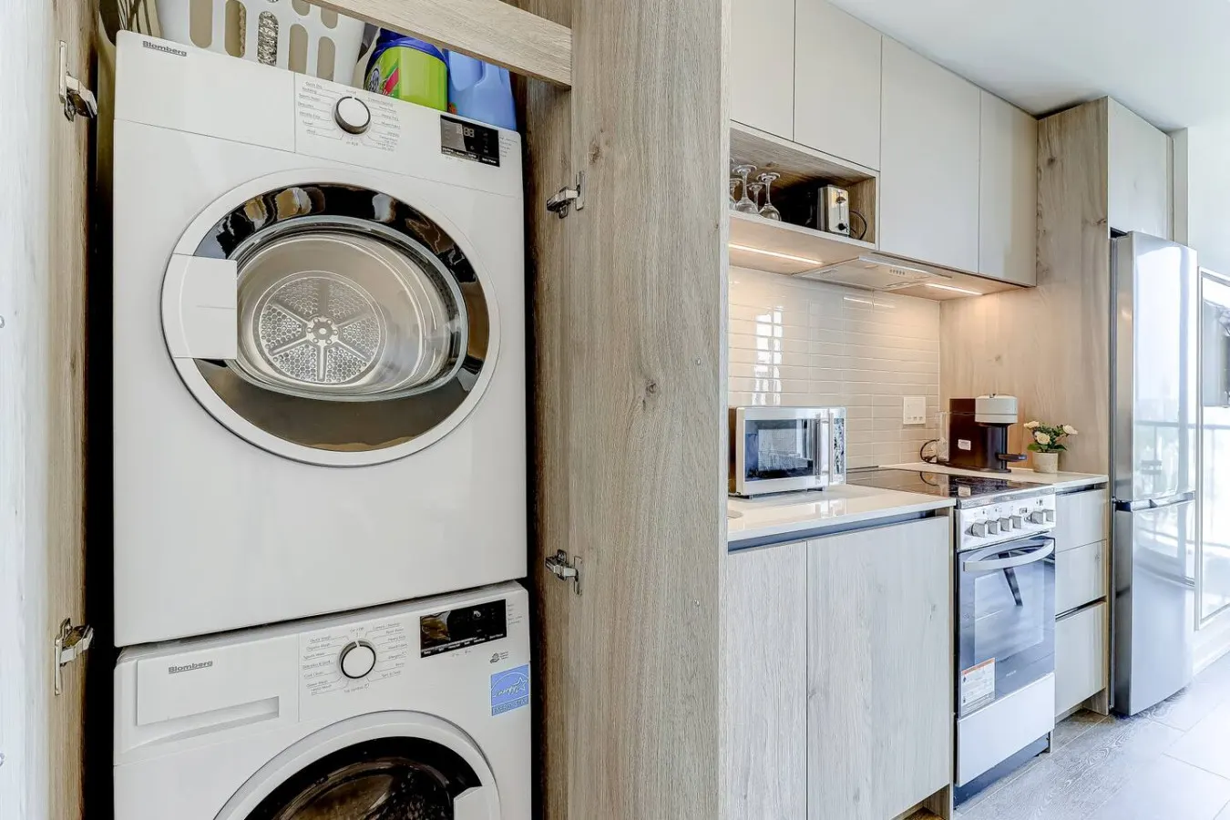 Urban Chic 1BR + Den Gym Netflix 15