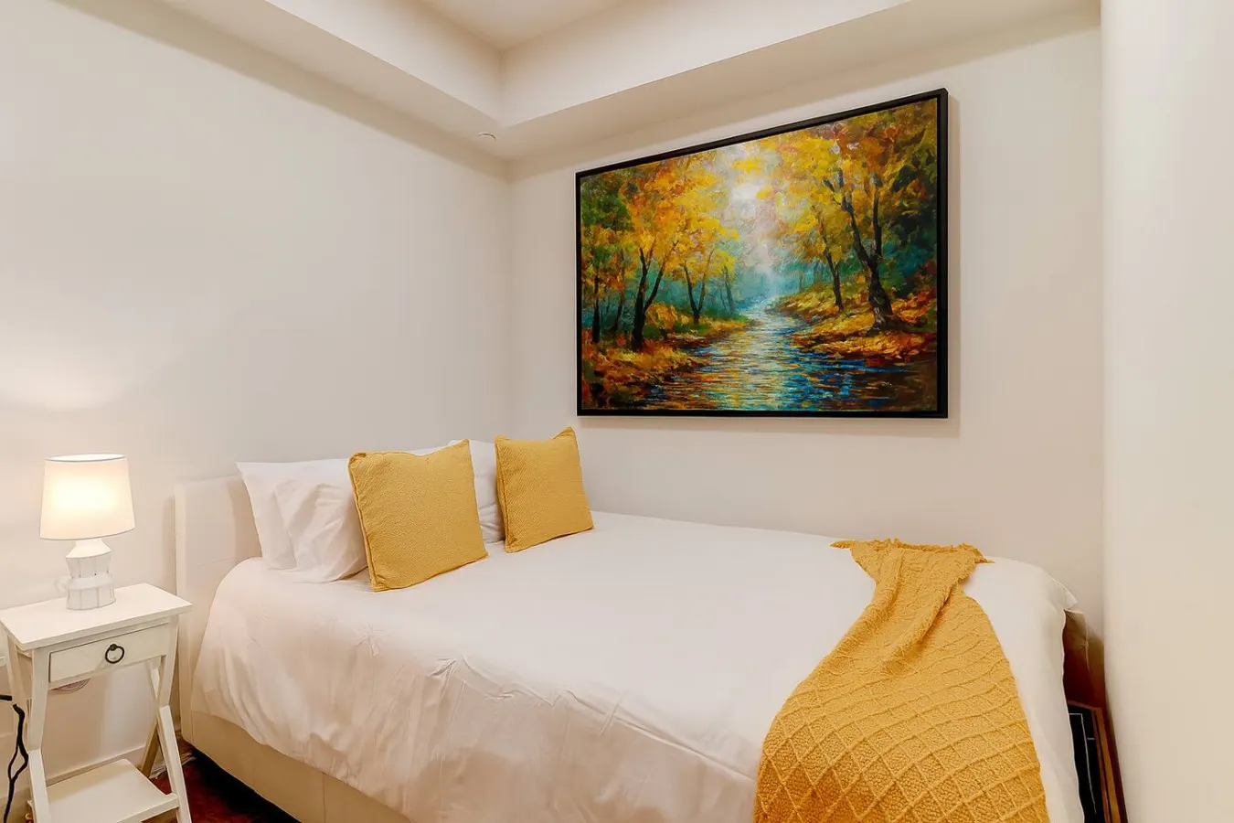 Urban Chic 1BR + Den Gym Netflix 4
