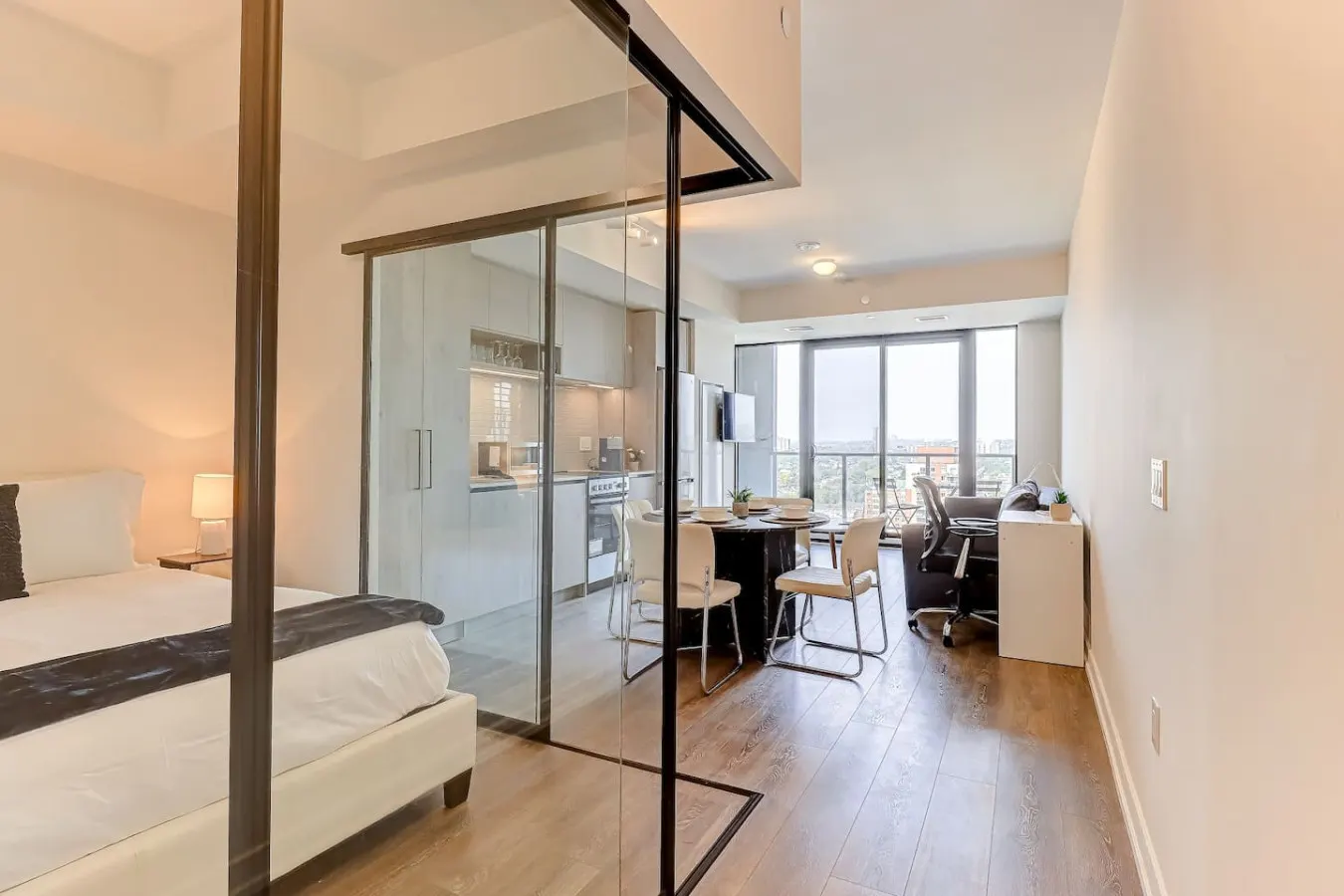 Urban Chic 1BR + Den Gym Netflix 7