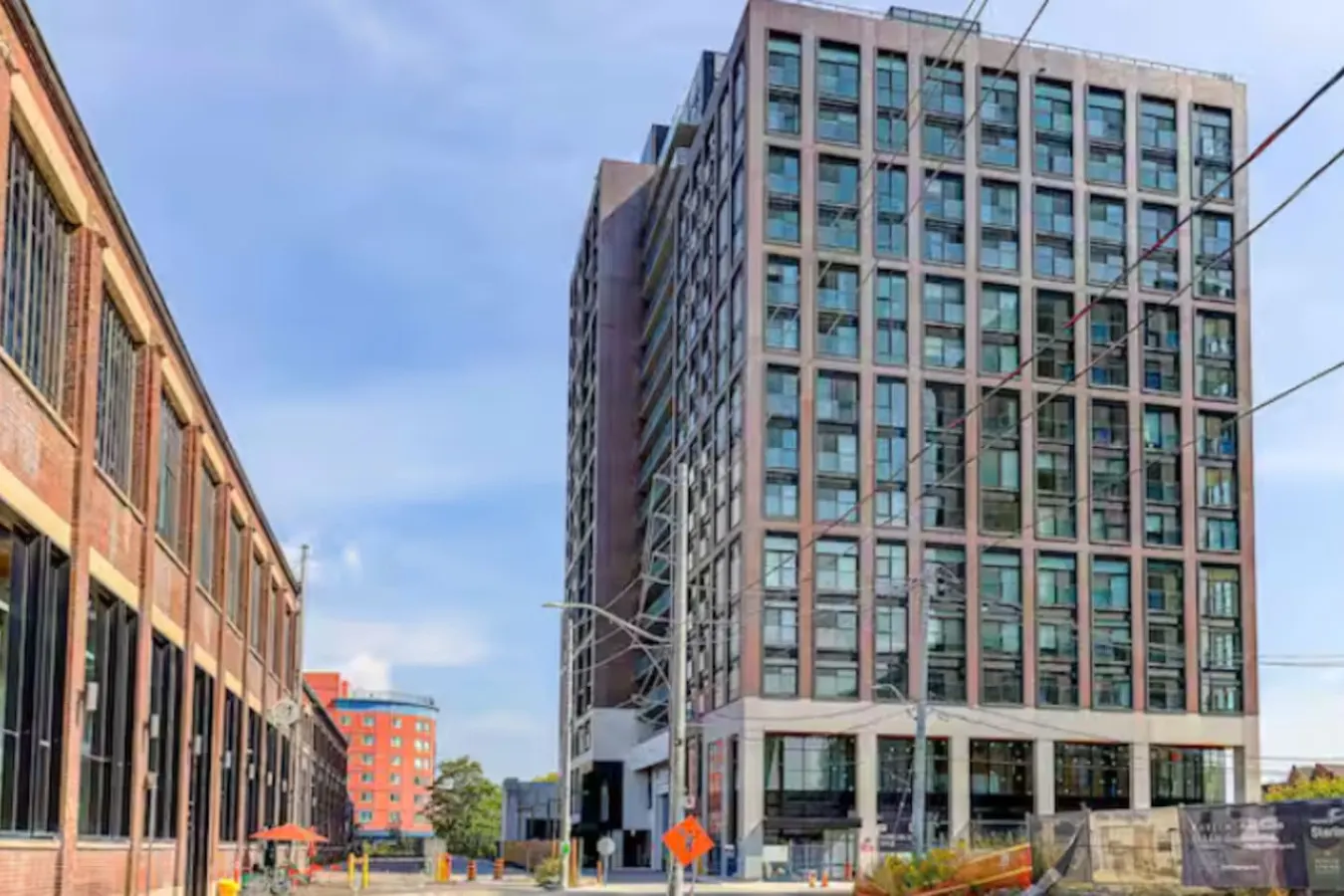 Urban Chic 1BR + Den Gym Netflix 8