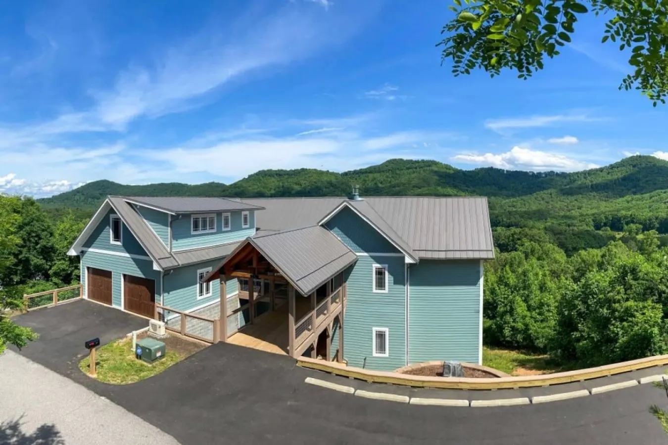 Massive Mountain Retreat | 12 Mi to Asheville — photo 3