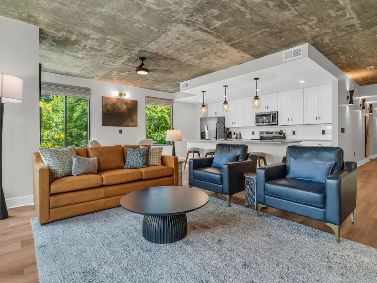 Summit Hill Stay | King Suite | Free Parking