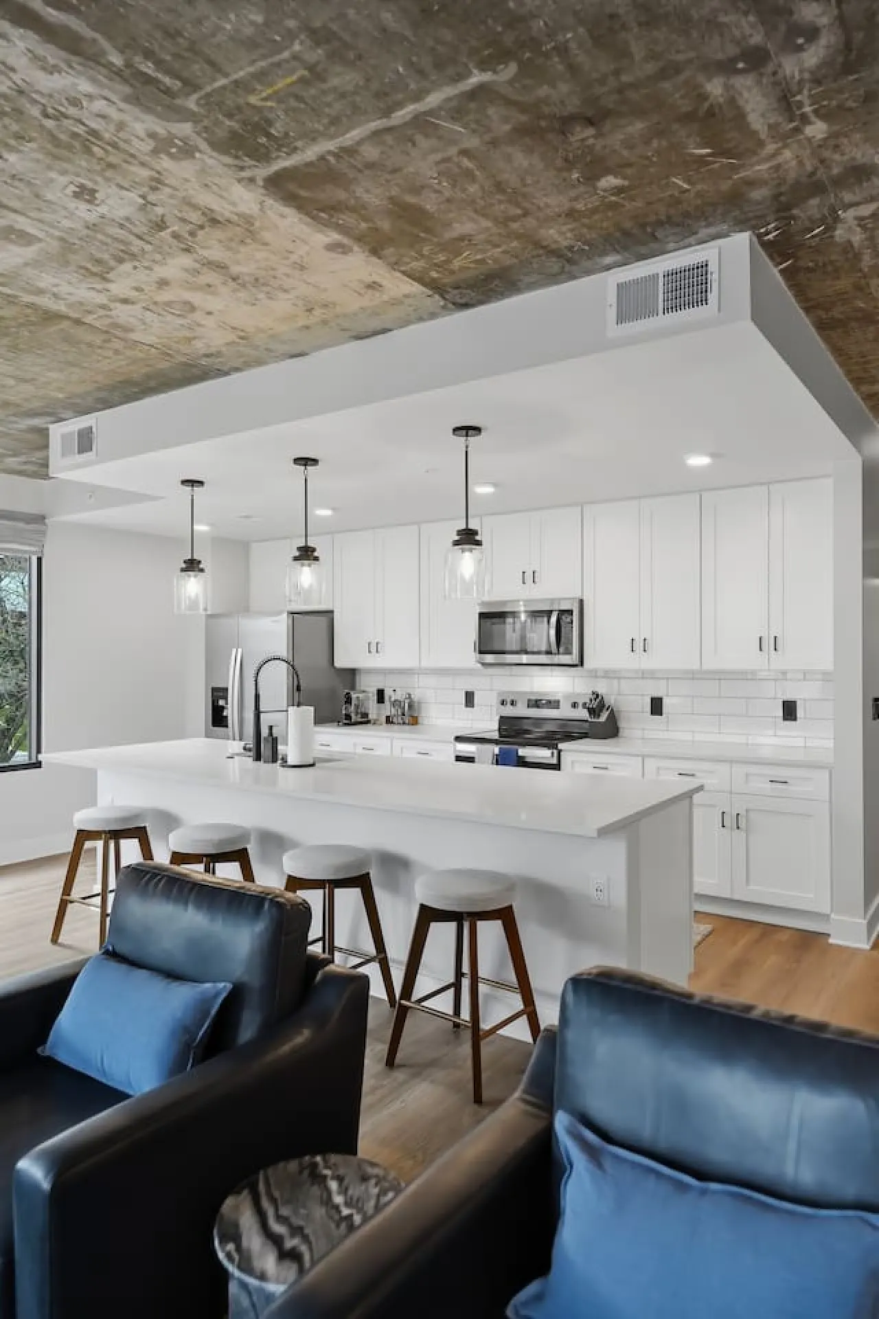 Summit Hill Stay | King Suite | Free Parking — photo 2