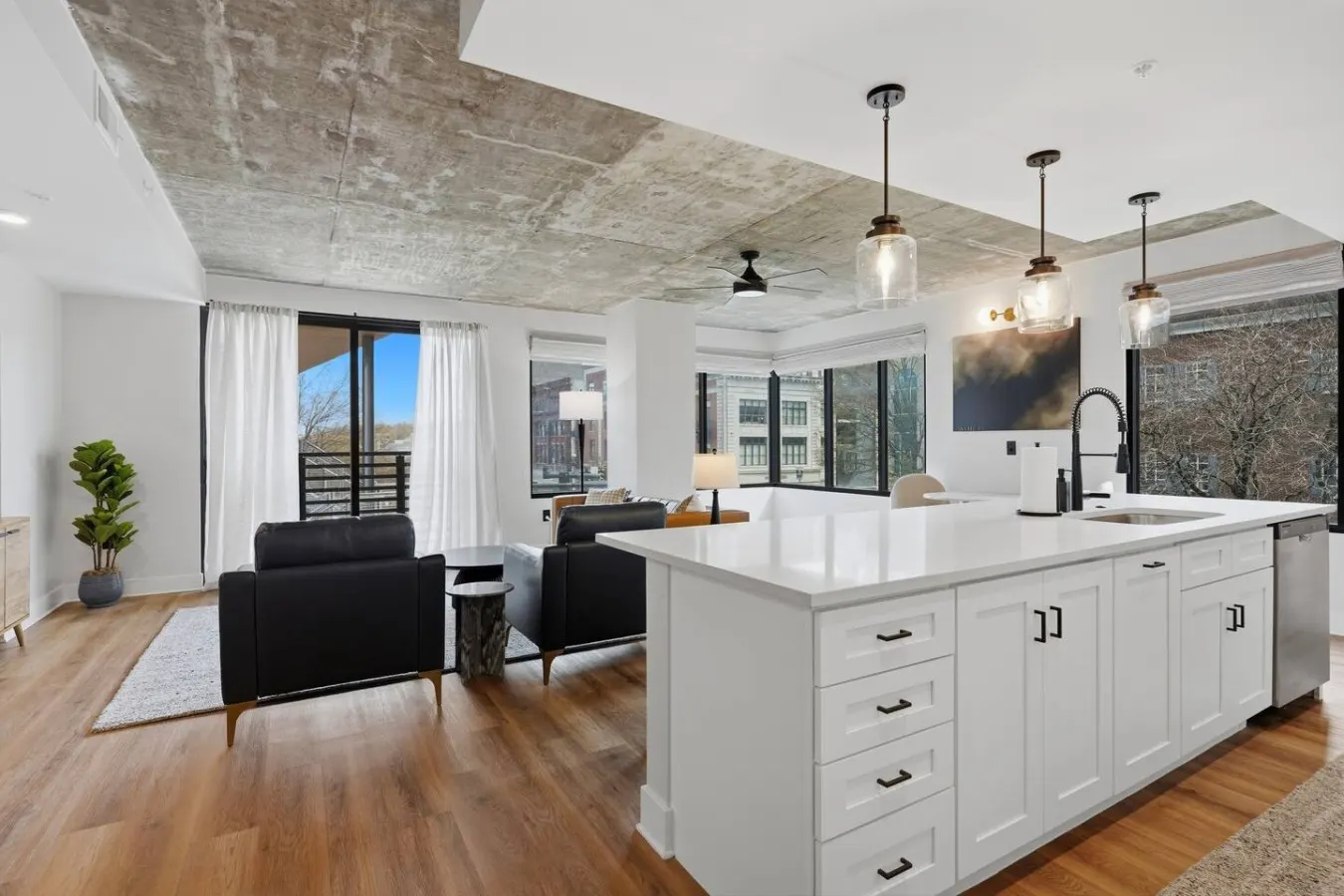 Summit Hill Stay King Suite Free Parking 11