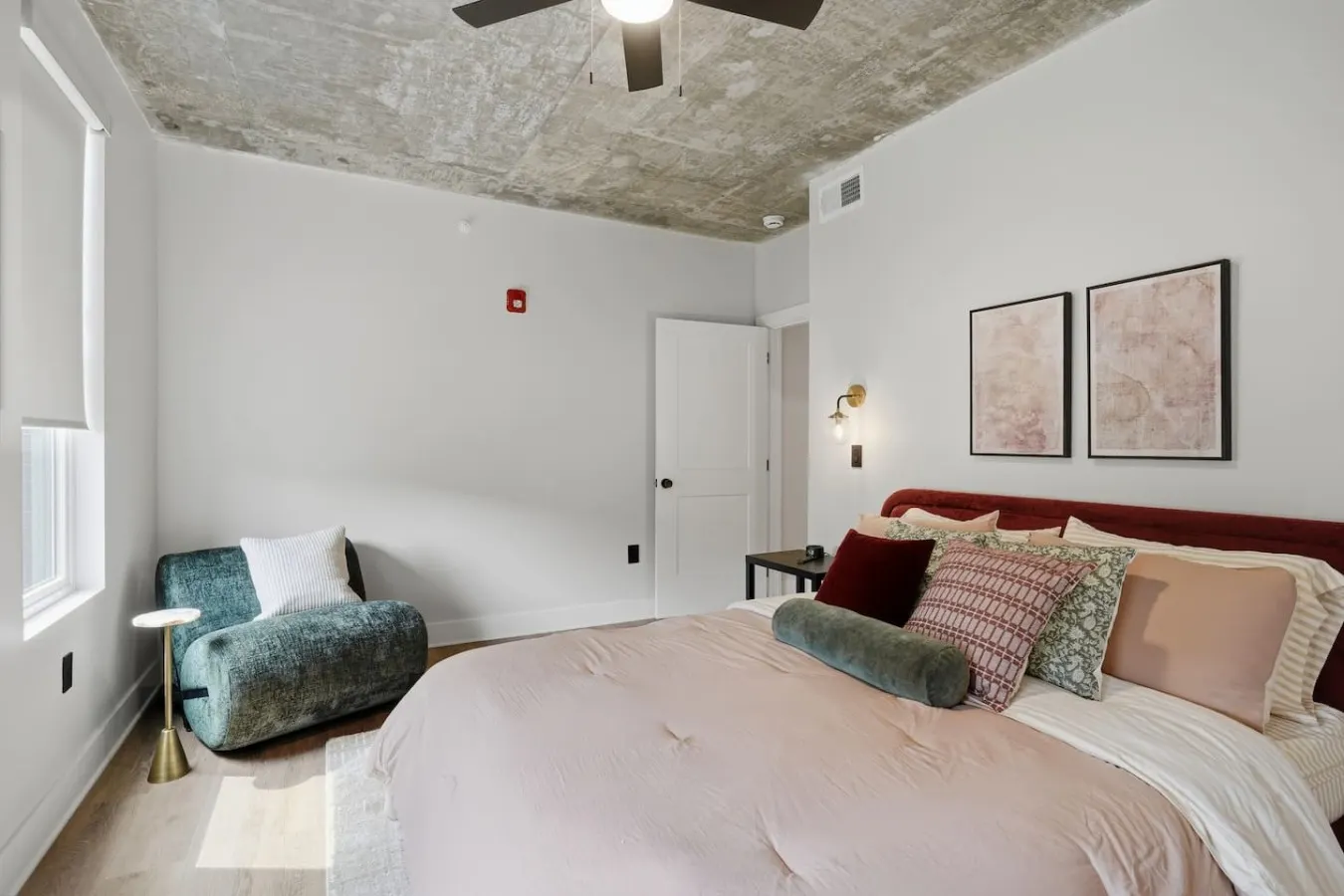 Summit Hill Stay | King Suite | Free Parking — photo 4