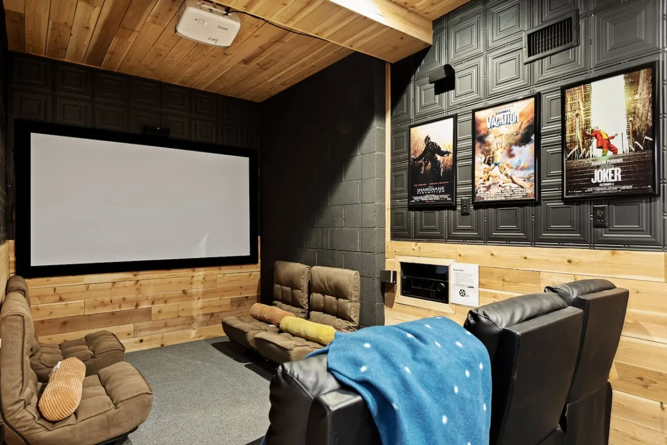 A-Frame Point Game Room, Movie Theater & Sauna 3