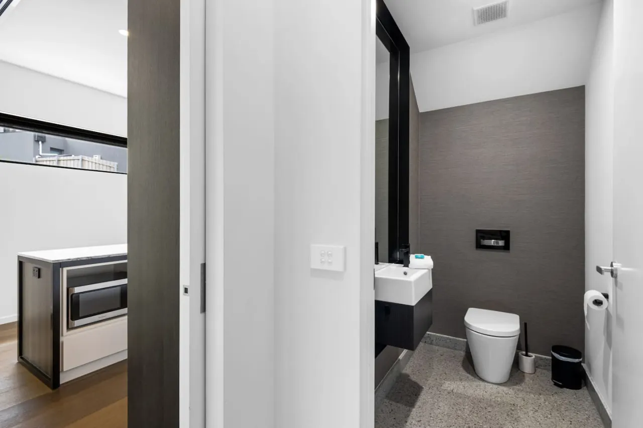 Short & Long stays 3 BR Townhouse w/ Garage 9