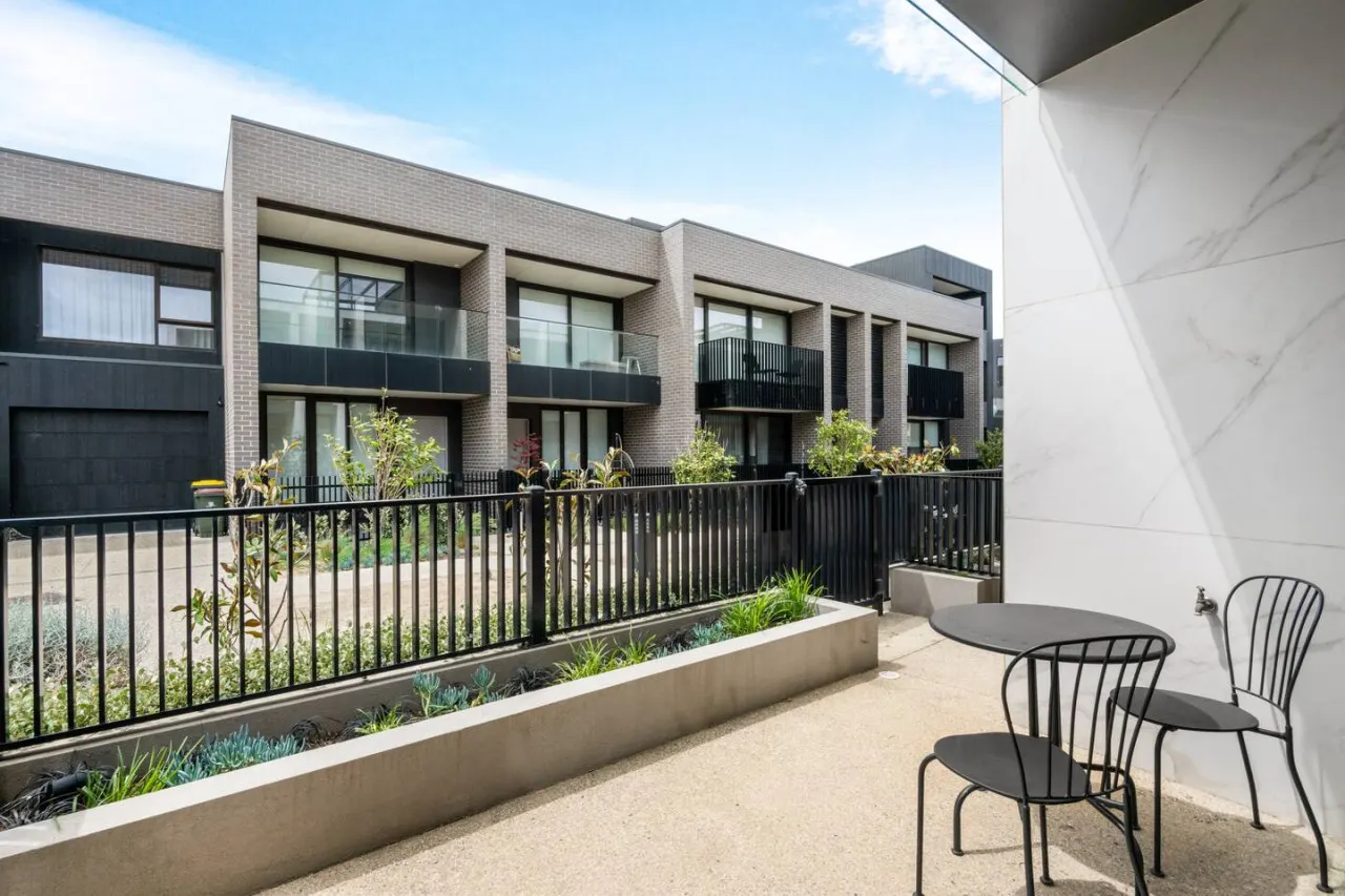 Short & Long stays 3 BR Townhouse w/ Garage 10