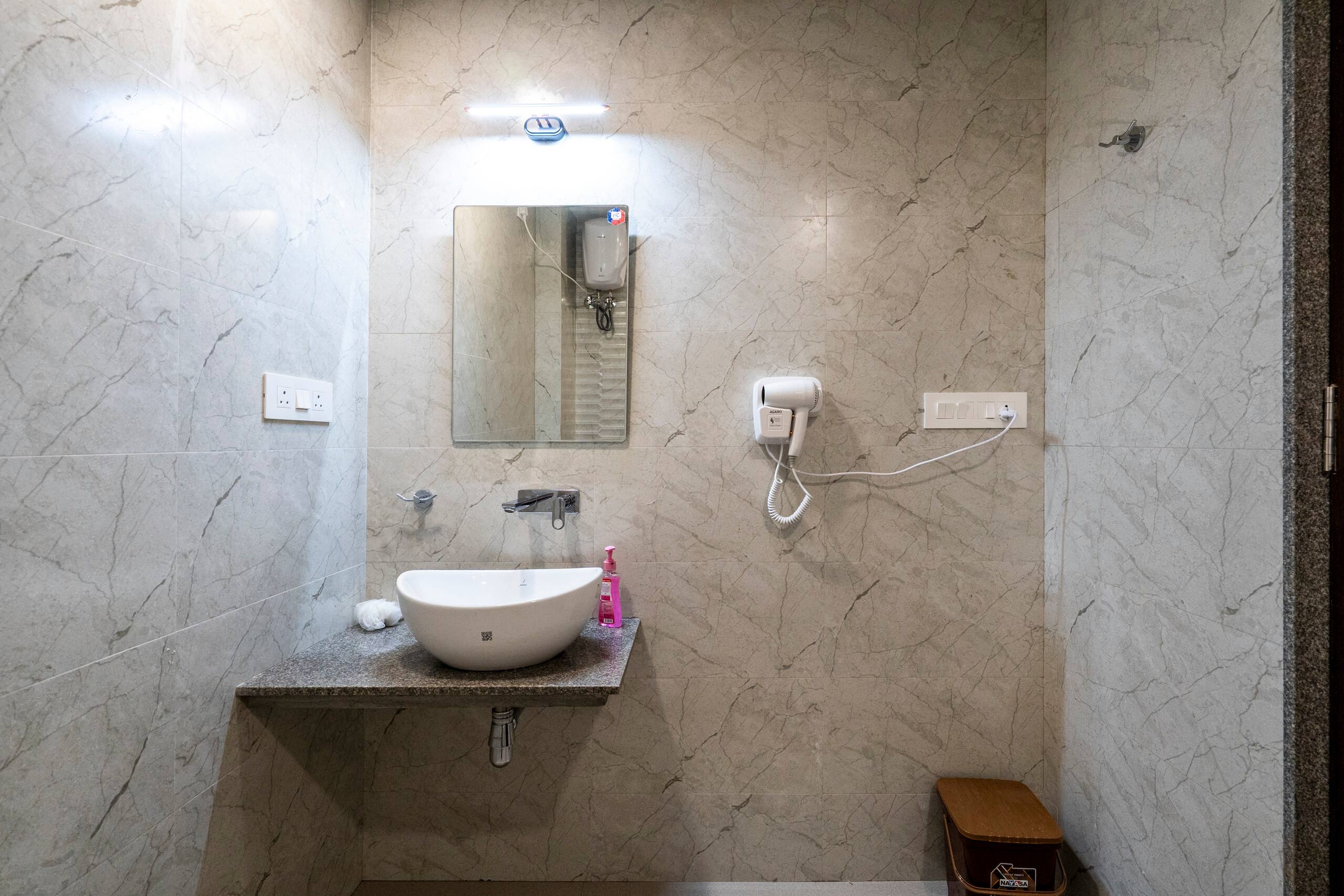 Casa Sukunn|LUXURY 1BHK|Balcony|POOL|5 mins to the BEACH|GYM 28