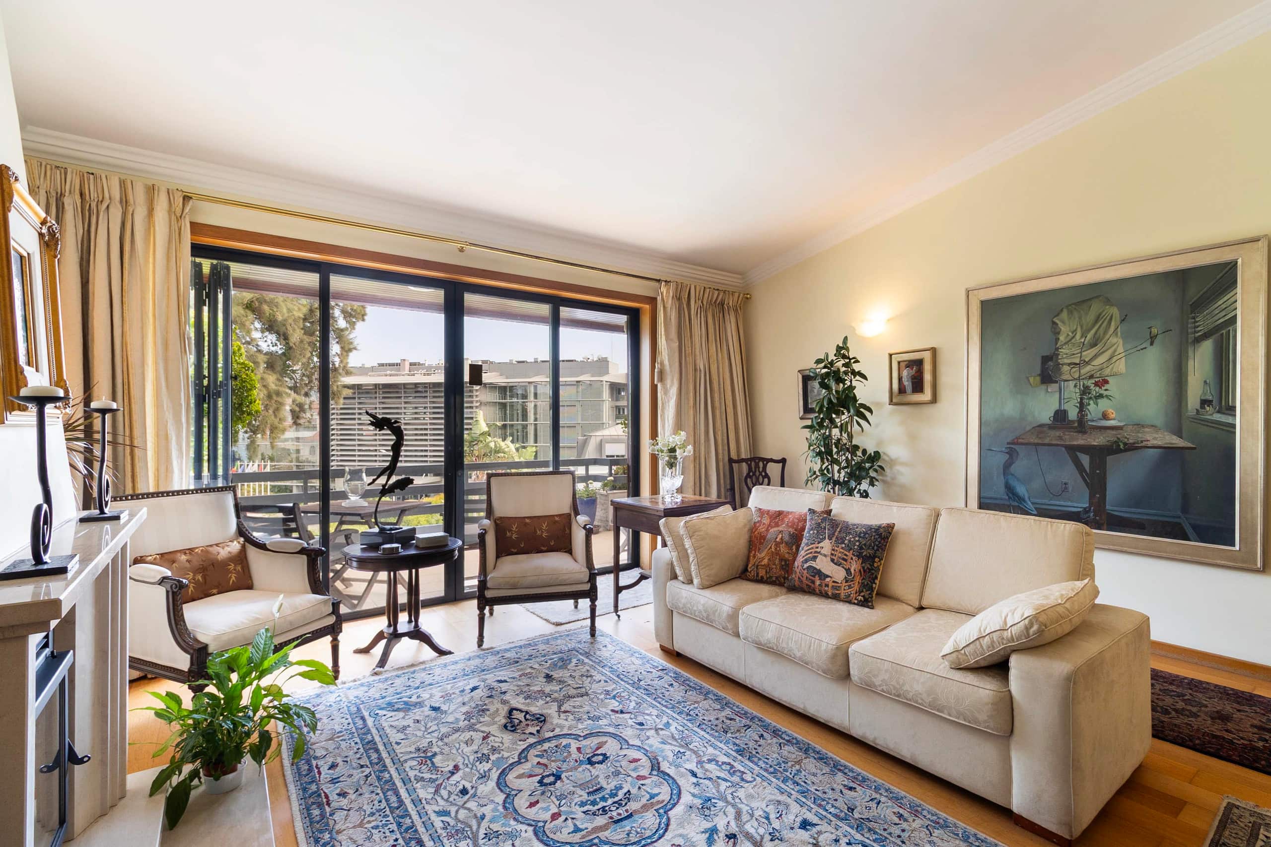 Retreat in Estoril with Pool and Sea View 2