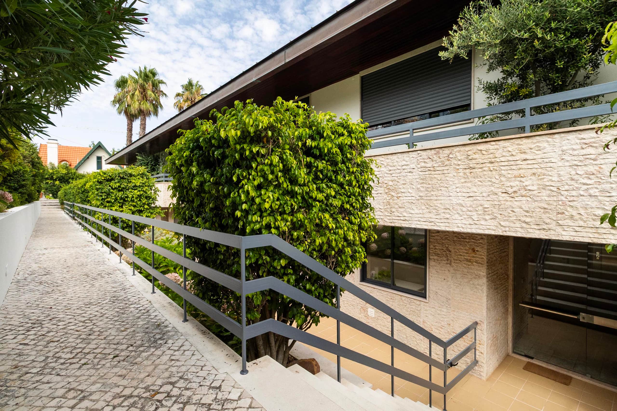 Retreat in Estoril with Pool and Sea View 5
