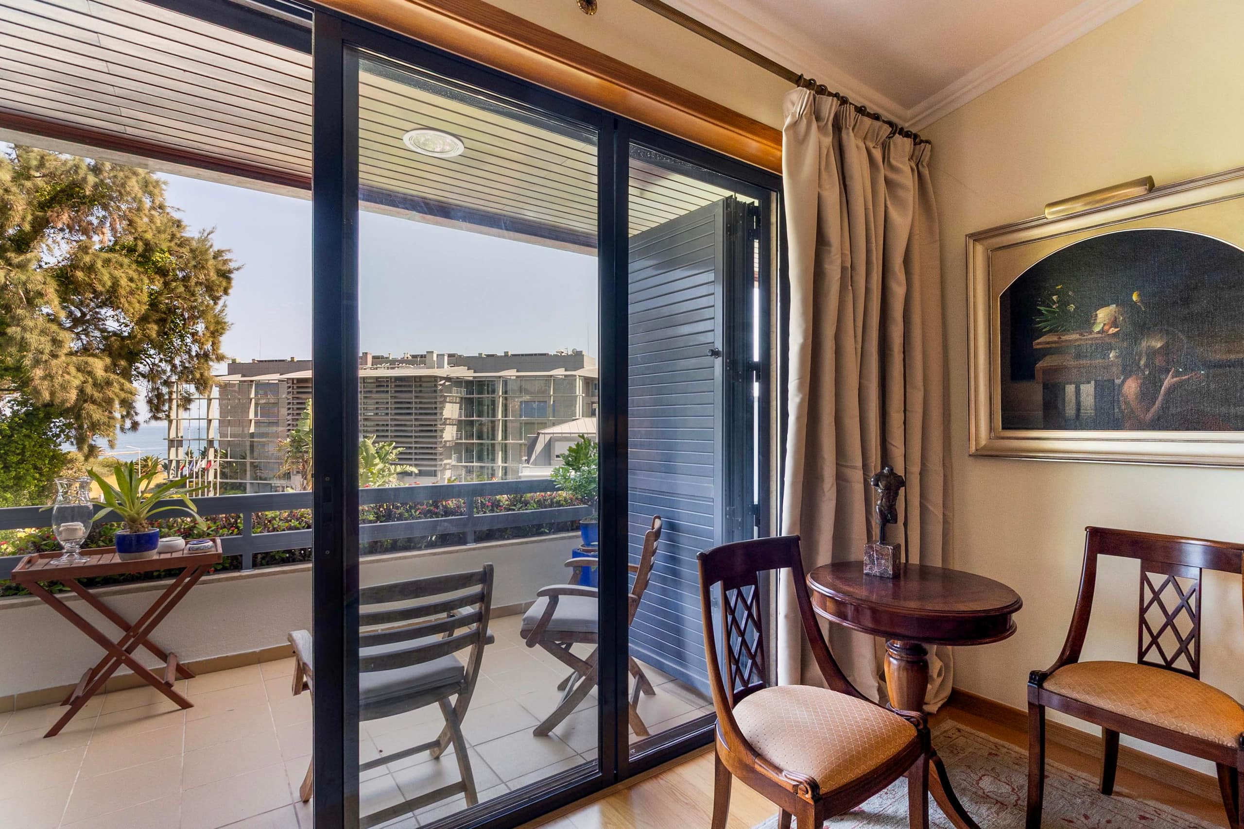 Retreat in Estoril with Pool and Sea View 26