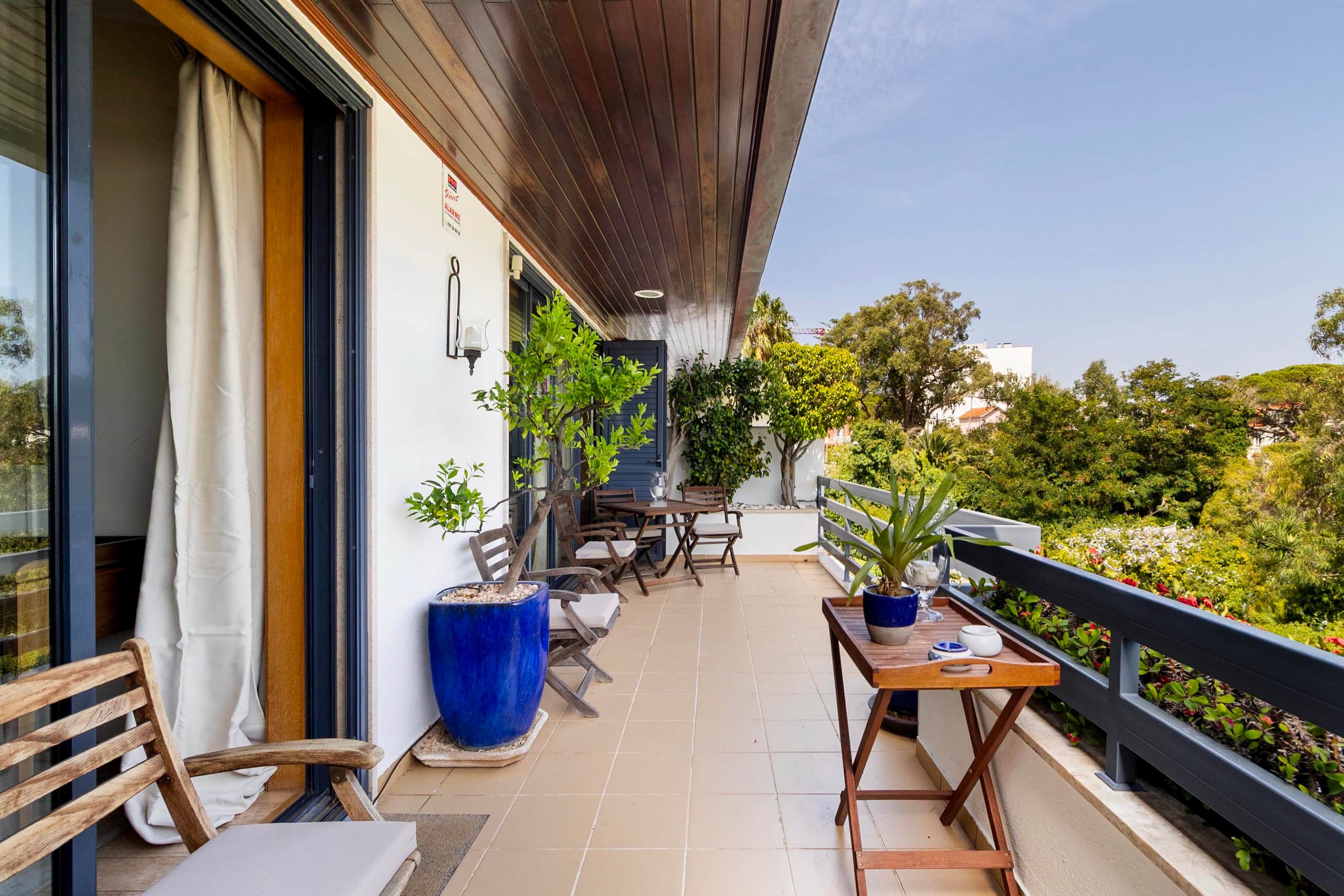 Retreat in Estoril with Pool and Sea View 36