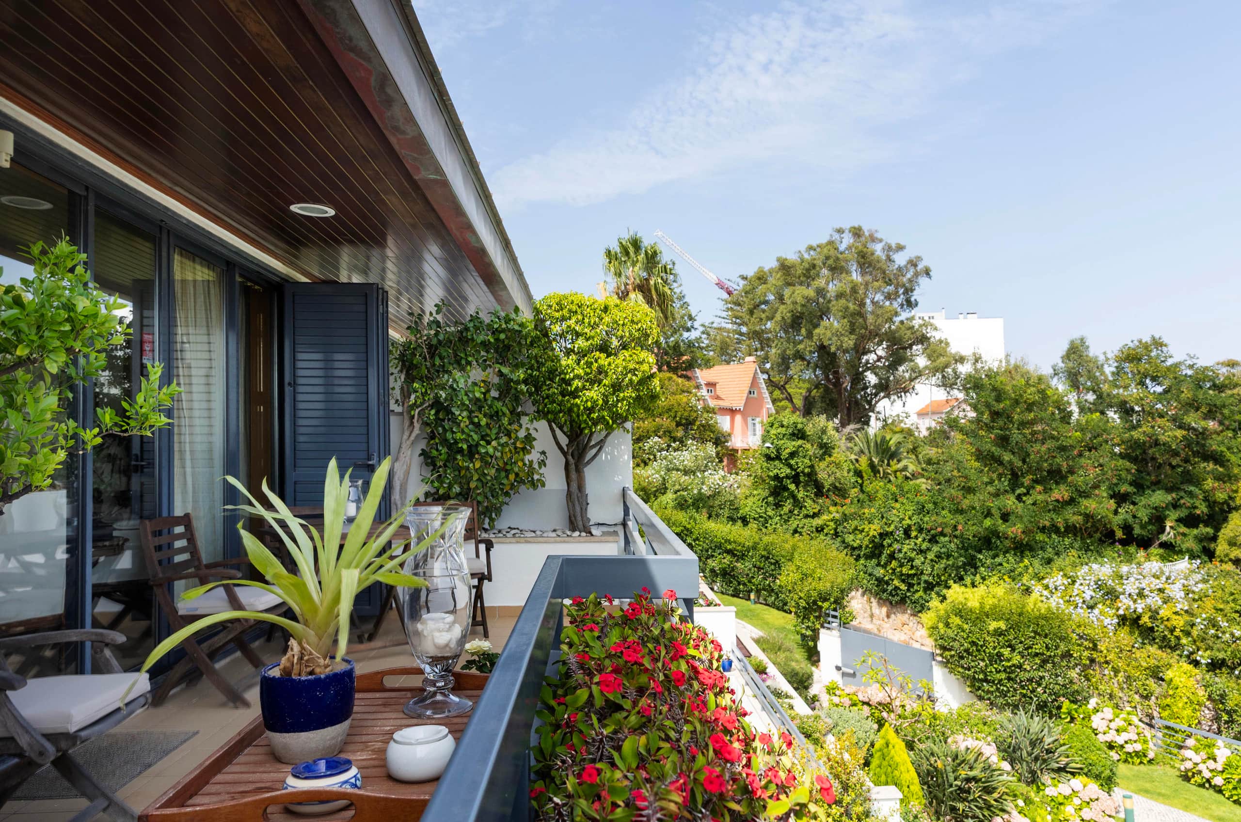 Retreat in Estoril with Pool and Sea View 38