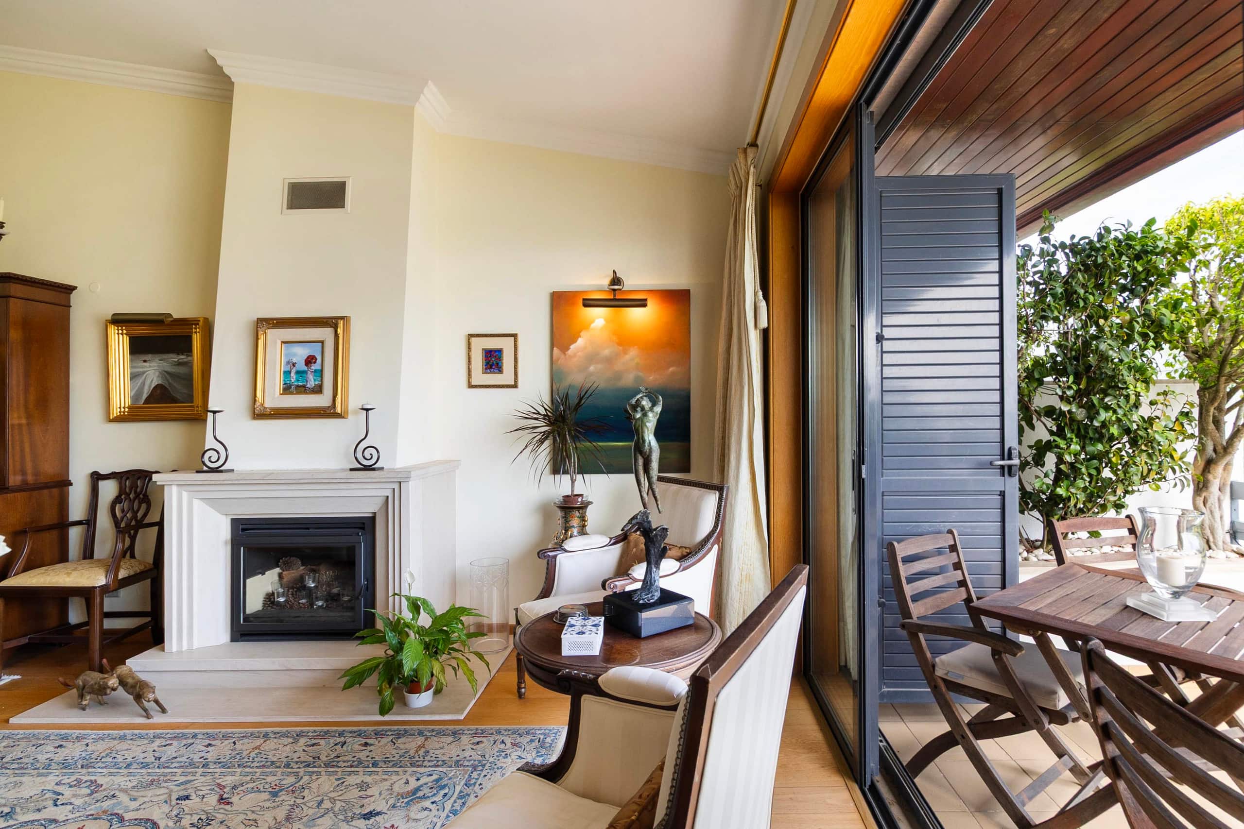 Retreat in Estoril with Pool and Sea View 13