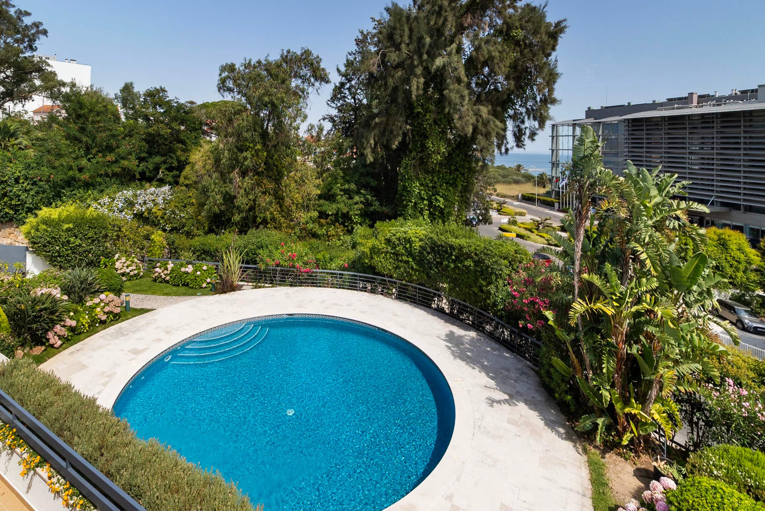 Retreat in Estoril with Pool and Sea View 8