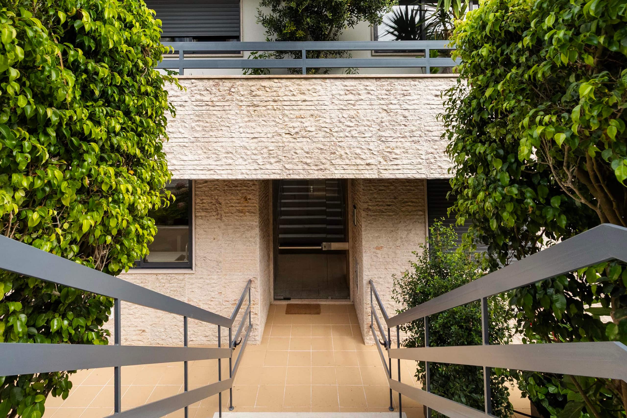 Retreat in Estoril with Pool and Sea View 40