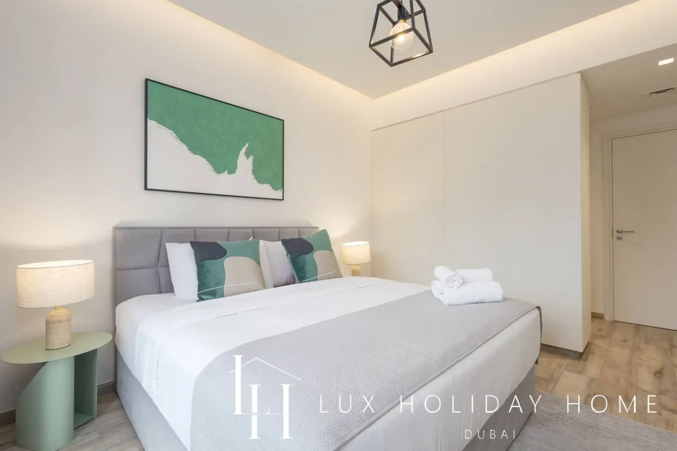 LUX The Business Bay Executive Suite 12