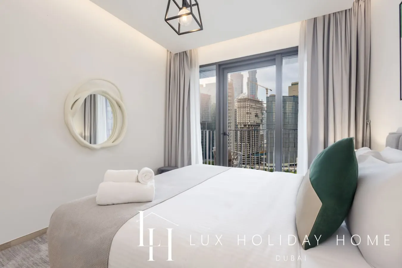 LUX The Business Bay Executive Suite 13