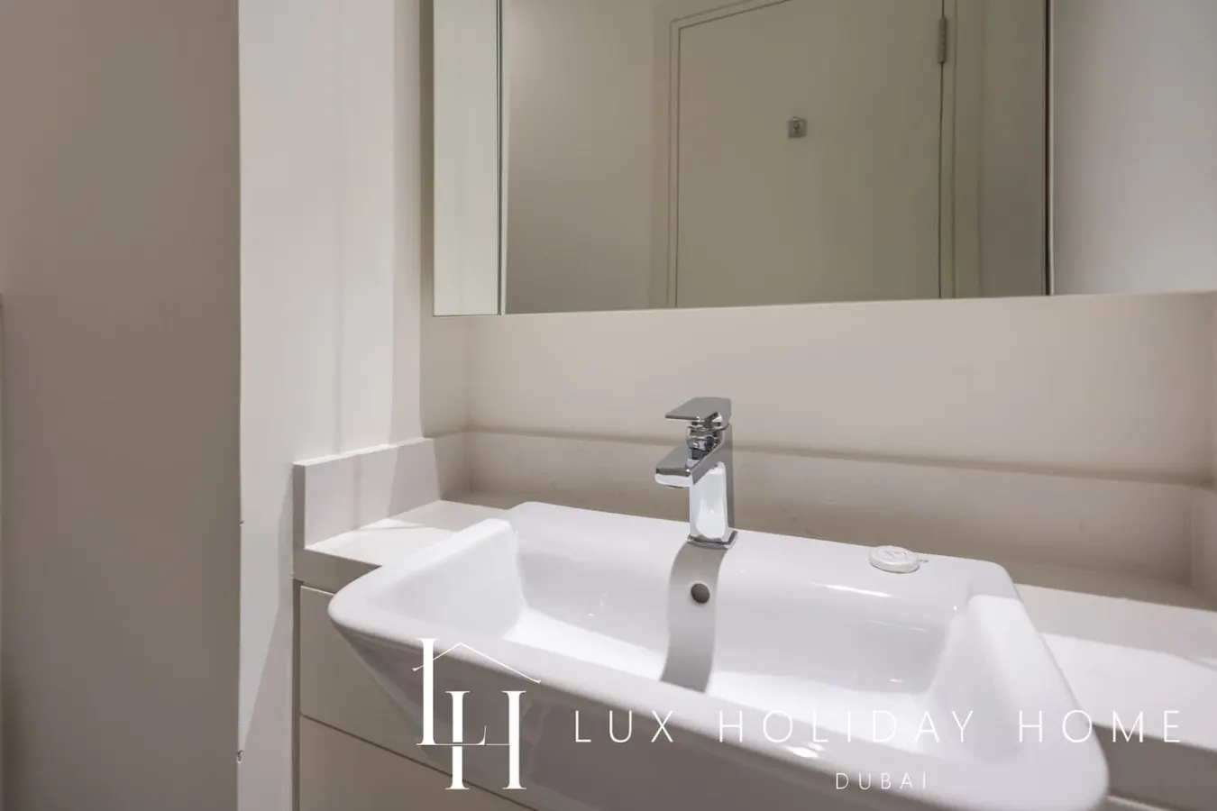 LUX The Business Bay Executive Suite 17