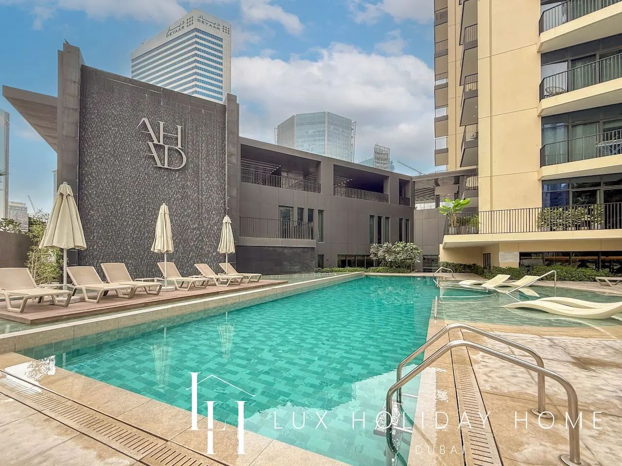 LUX The Business Bay Executive Suite 18