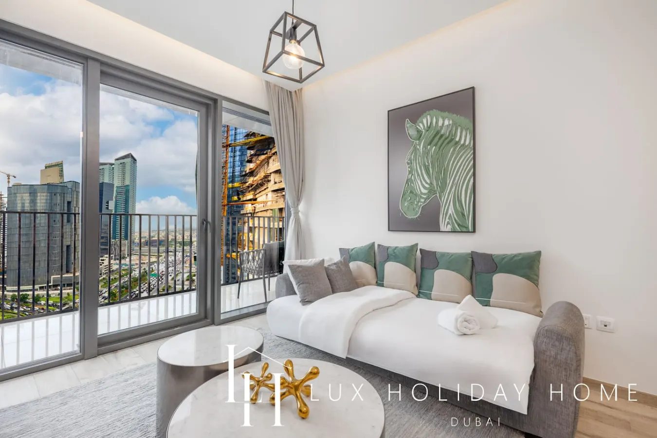 LUX The Business Bay Executive Suite 5