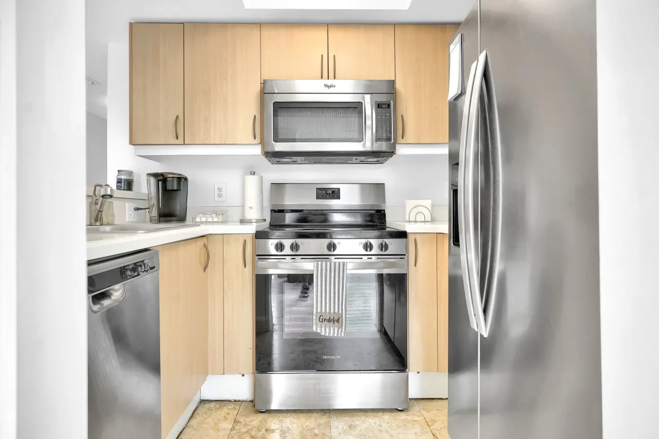 SF Sunny Getaway + Pool & Parking 2