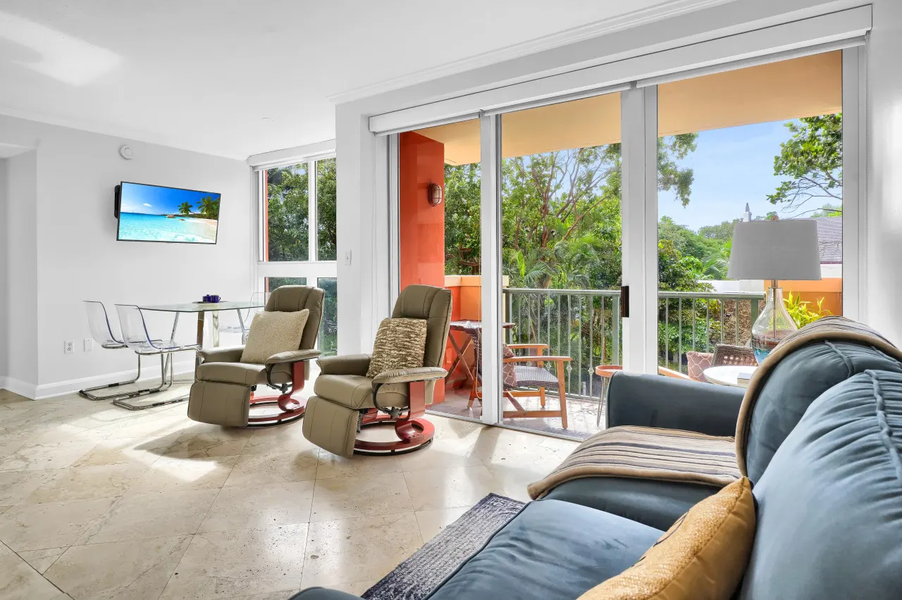 SF Sunny Getaway + Pool & Parking 11