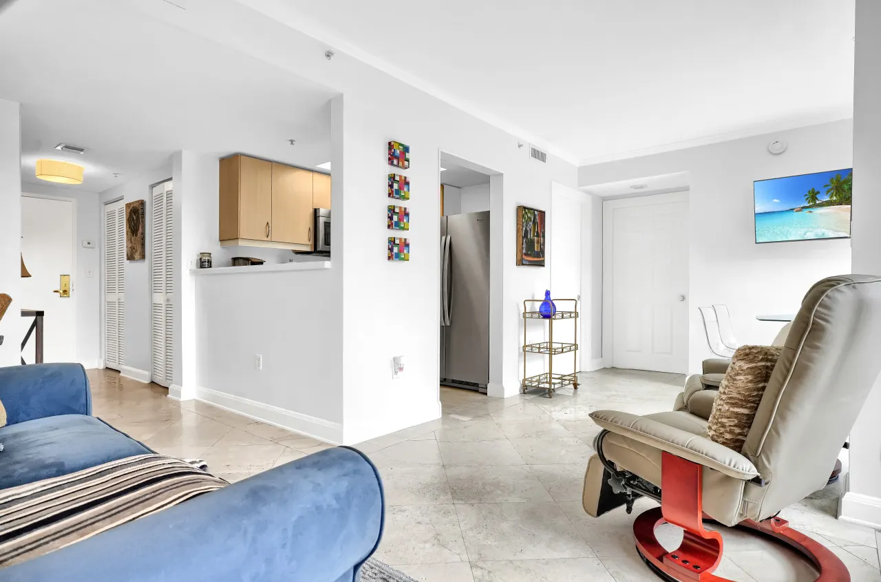 SF Sunny Getaway + Pool & Parking 13