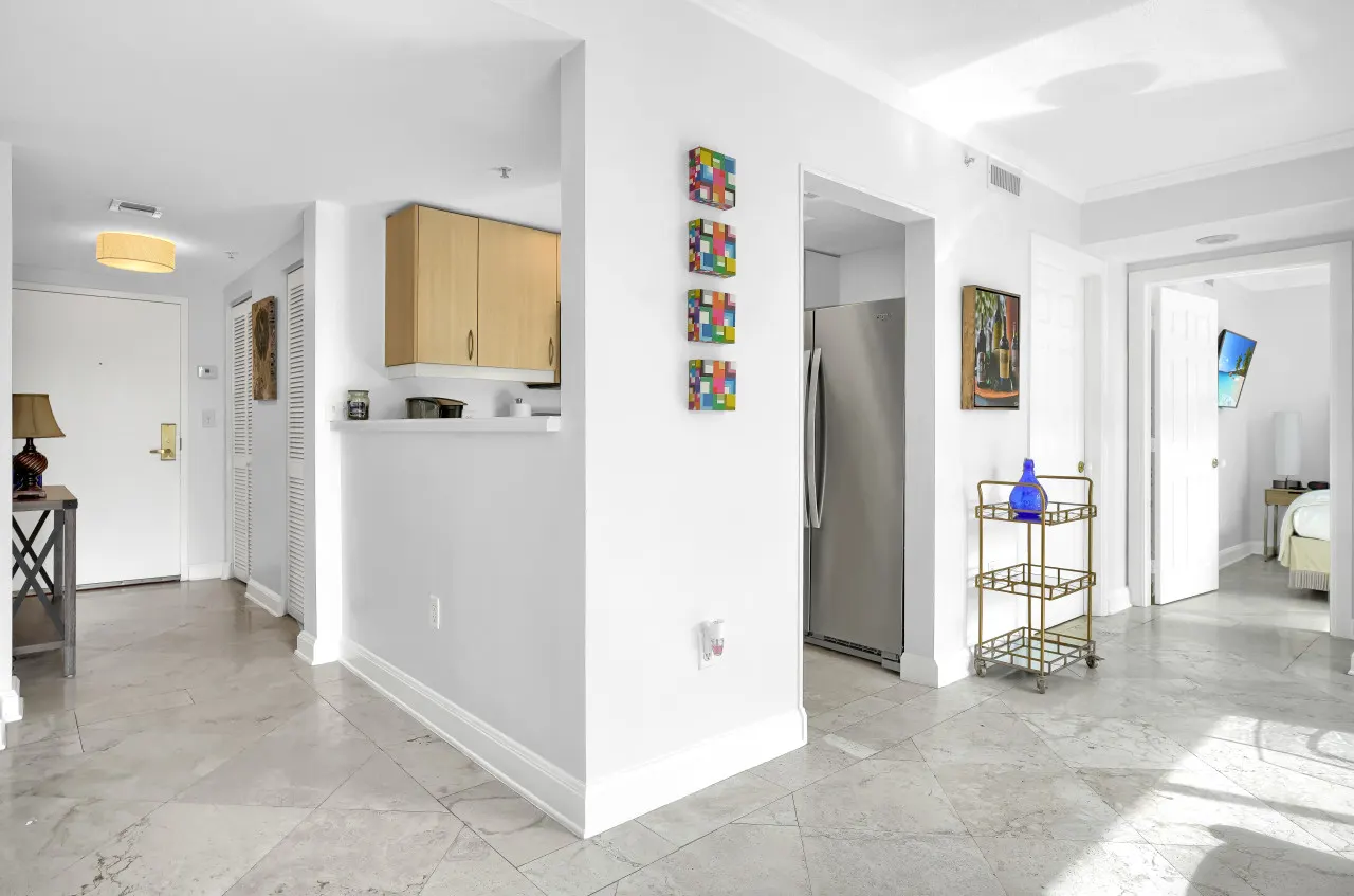 SF Sunny Getaway + Pool & Parking 14