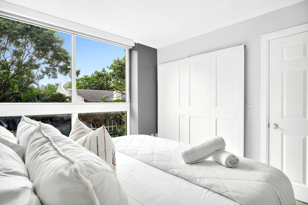 SF Sunny Getaway + Pool & Parking 15
