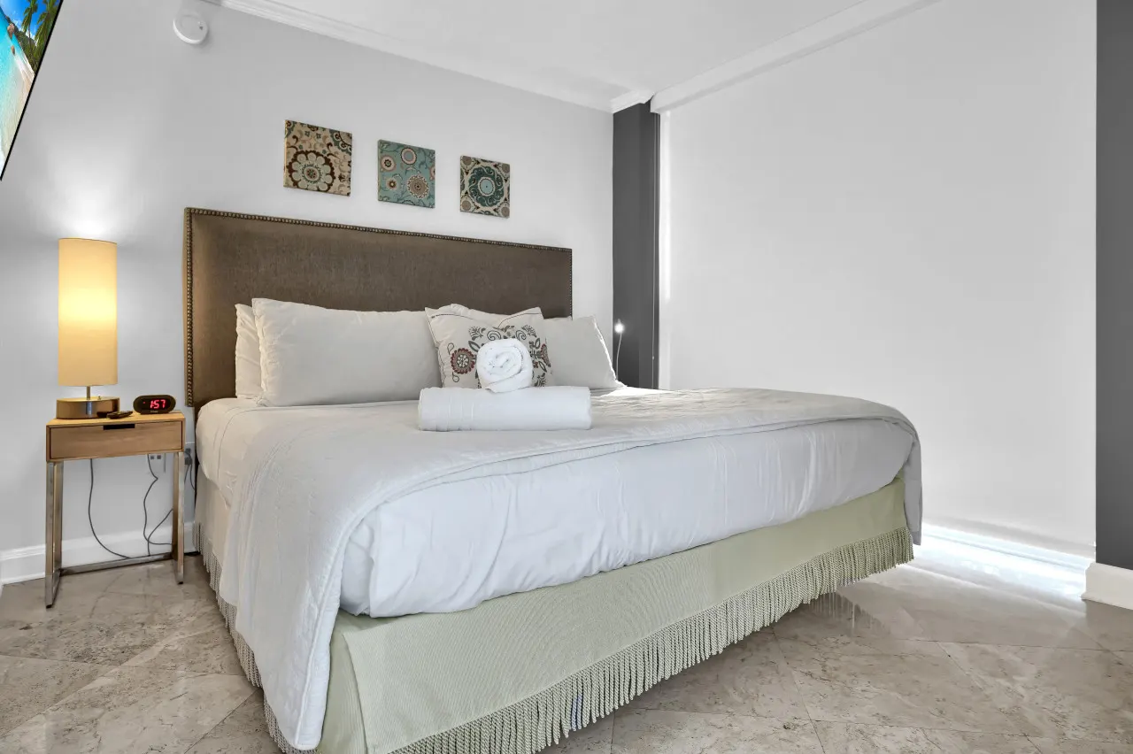 SF Sunny Getaway + Pool & Parking 17