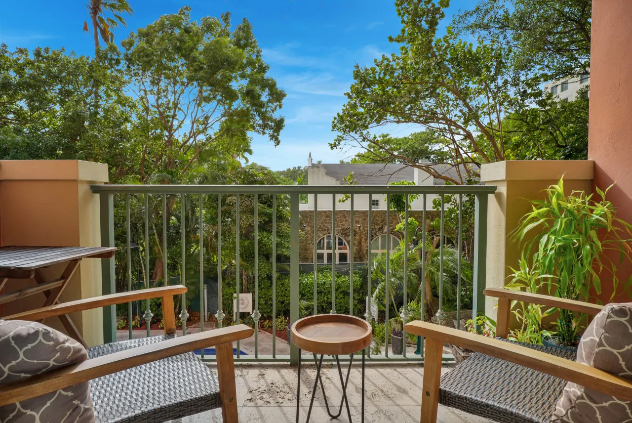SF Sunny Getaway + Pool & Parking 3