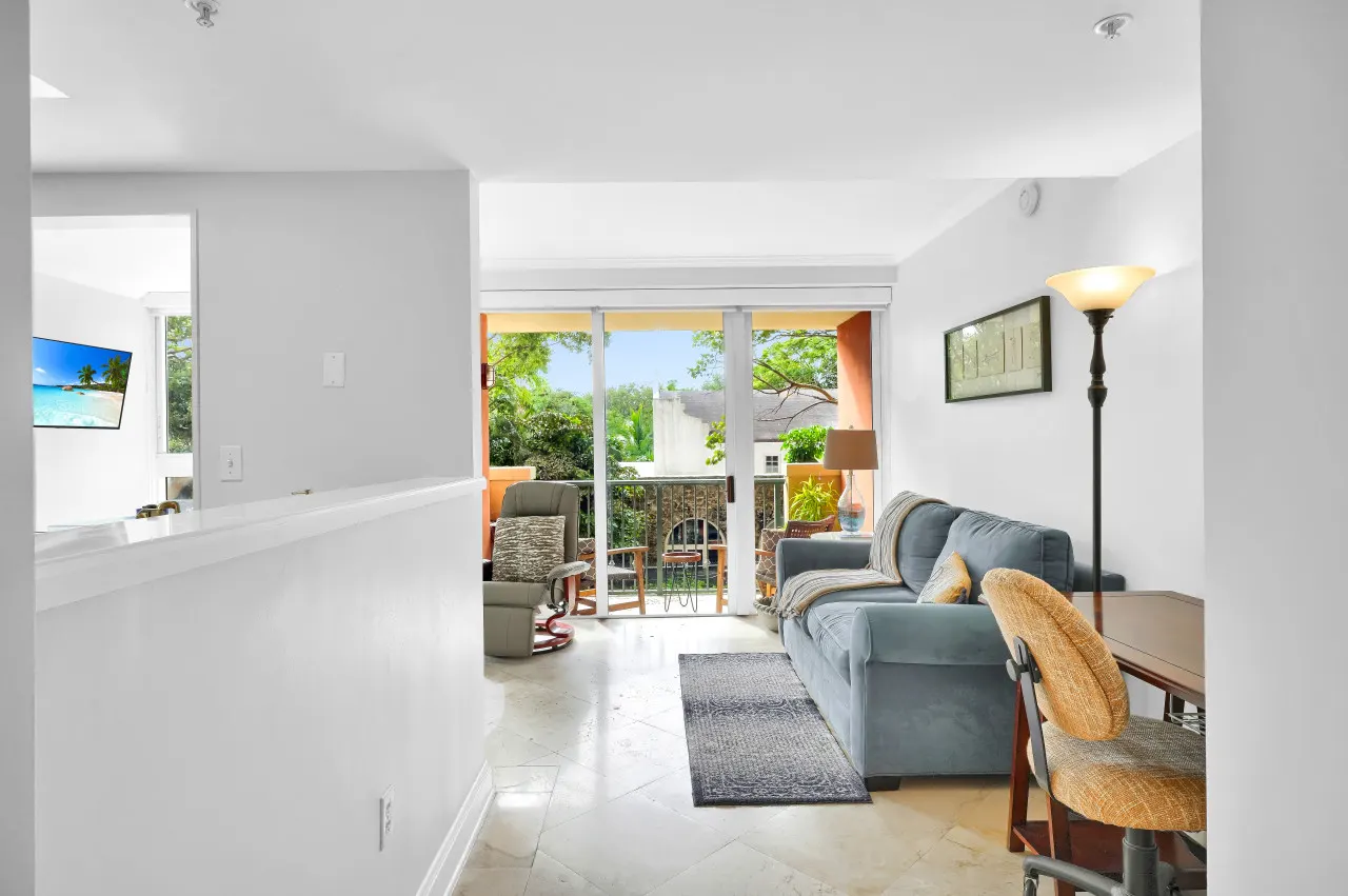 SF Sunny Getaway + Pool & Parking 8