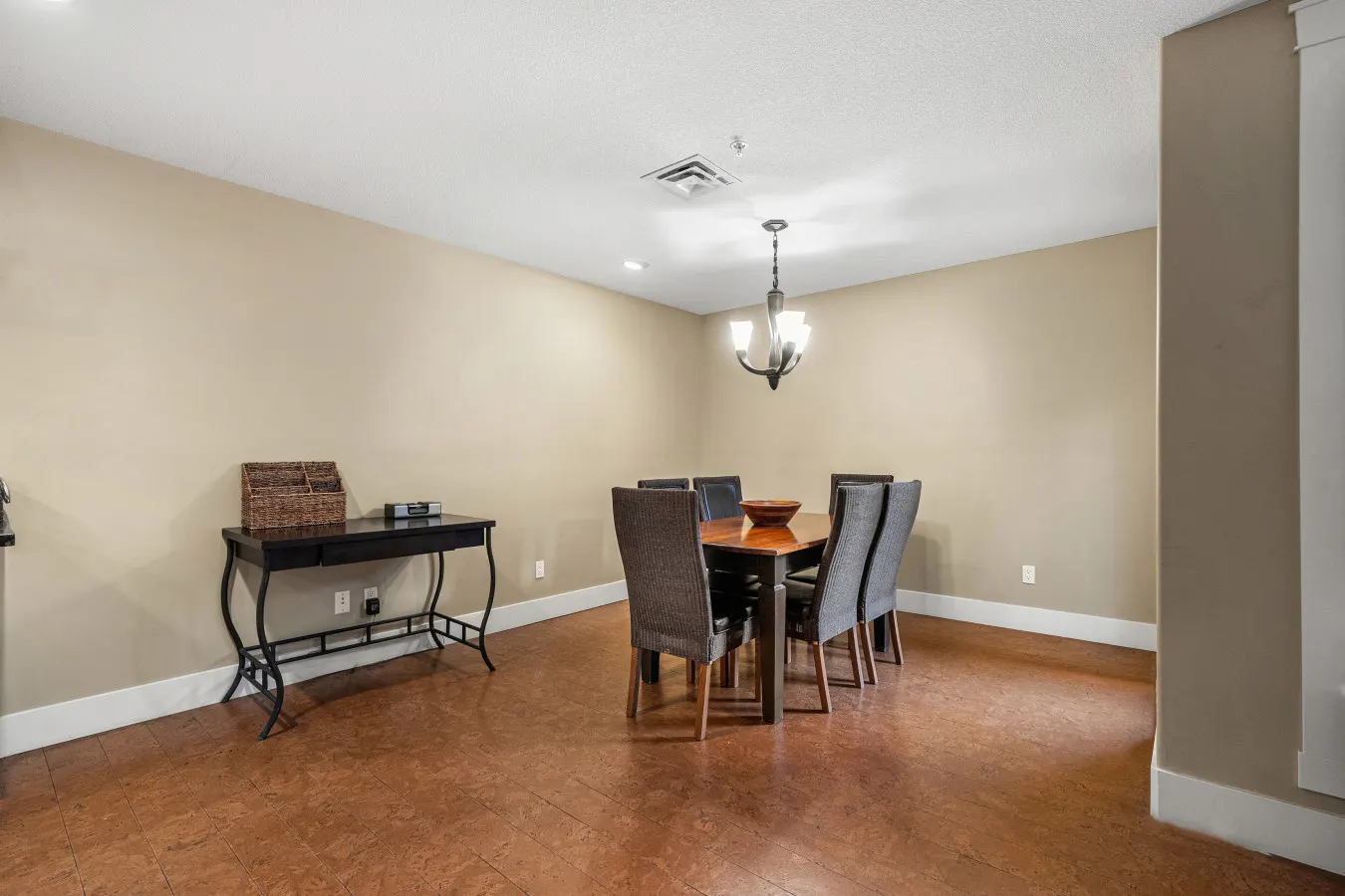 Stylish 1-Bedroom Escape 9
