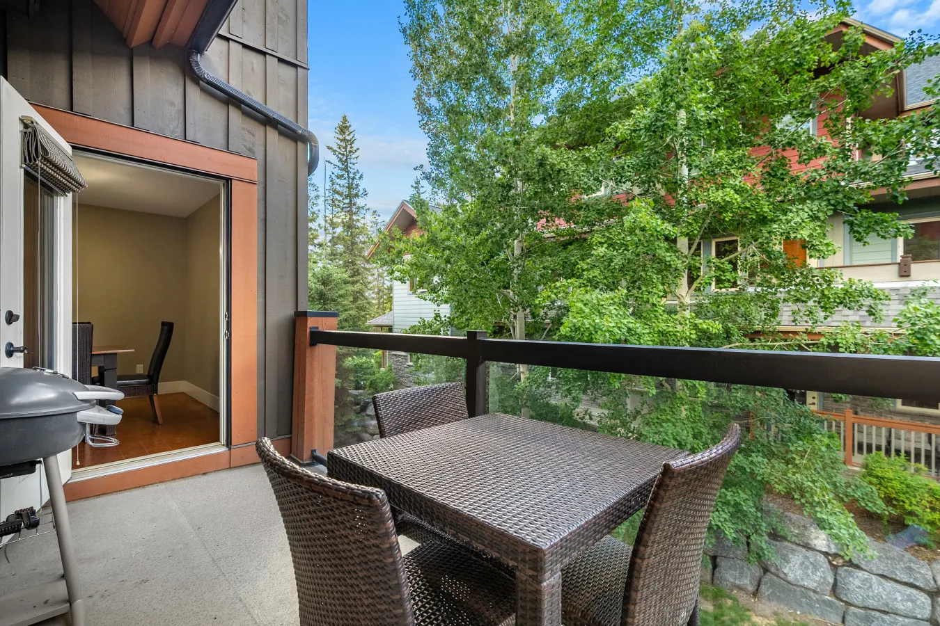 Stylish 1-Bedroom Escape 17