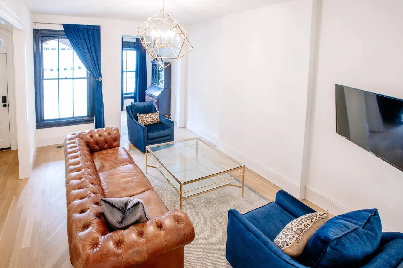 ✧Luxurious East TN Townhome ✧ Walk to Downtown 11