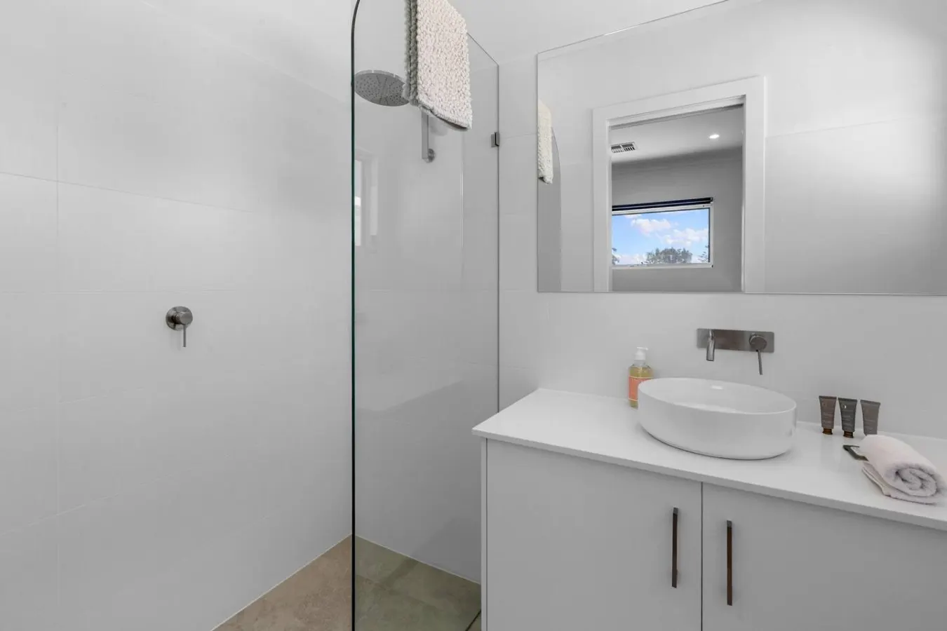 Coastal Luxe - Near Glenelg 10