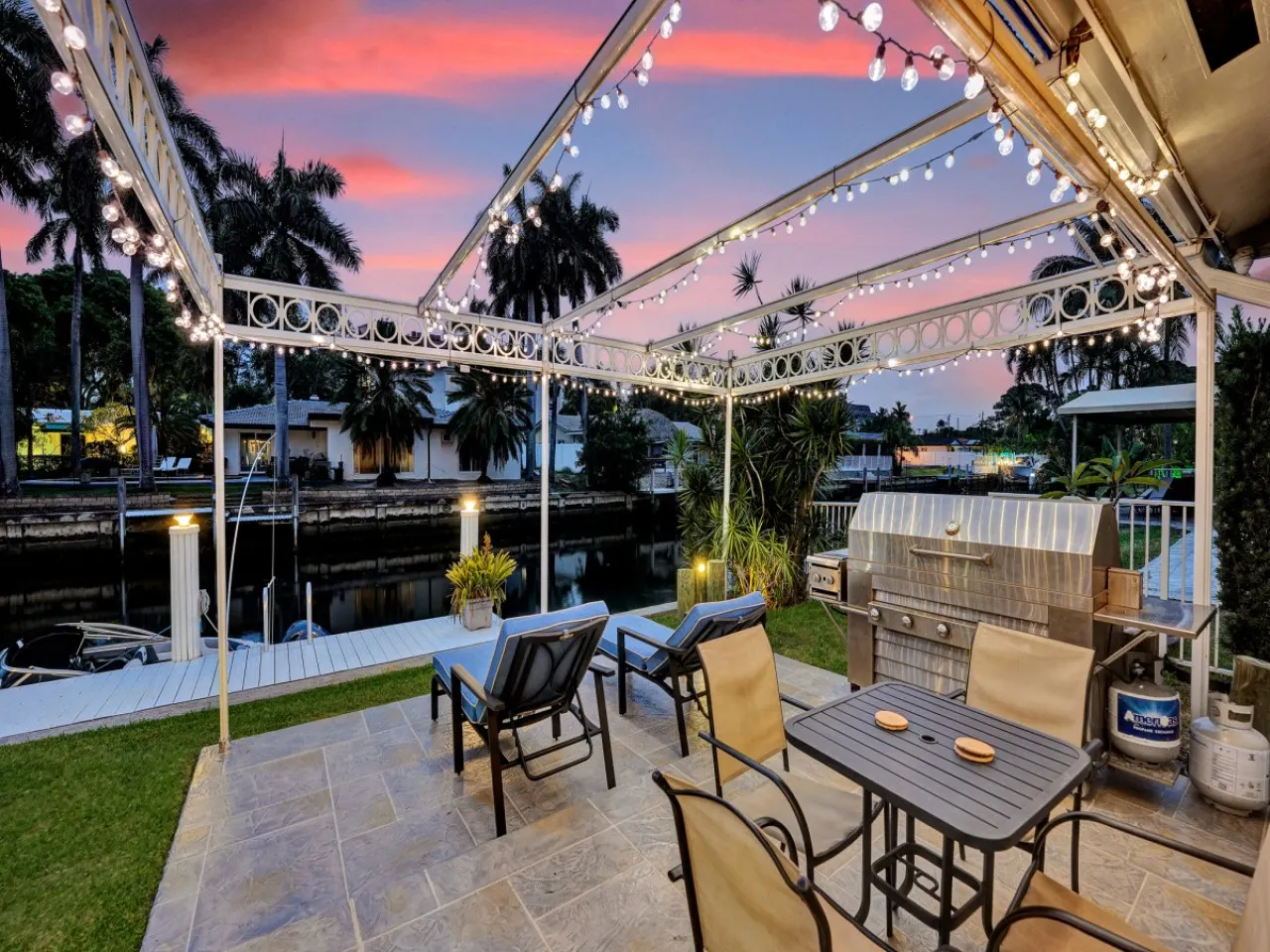 Waterfront Serenity | Heated Pool & BBQ | Koi Pond Monthly Stay — photo 2