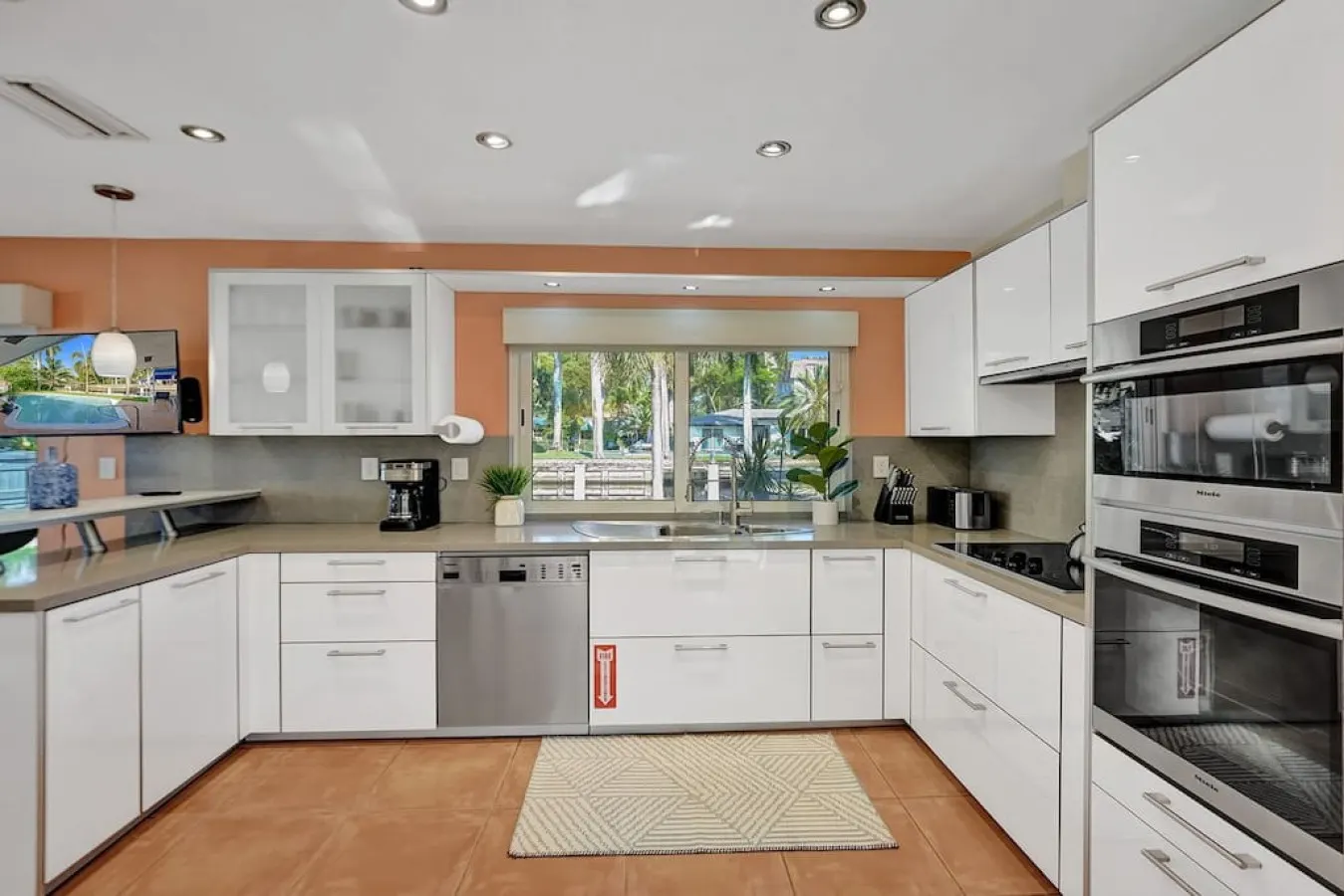 Waterfront Serenity Heated Pool & BBQ Koi Pond Monthly Stay 14