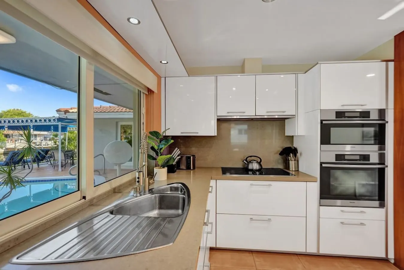 Waterfront Serenity Heated Pool & BBQ Koi Pond Monthly Stay 15