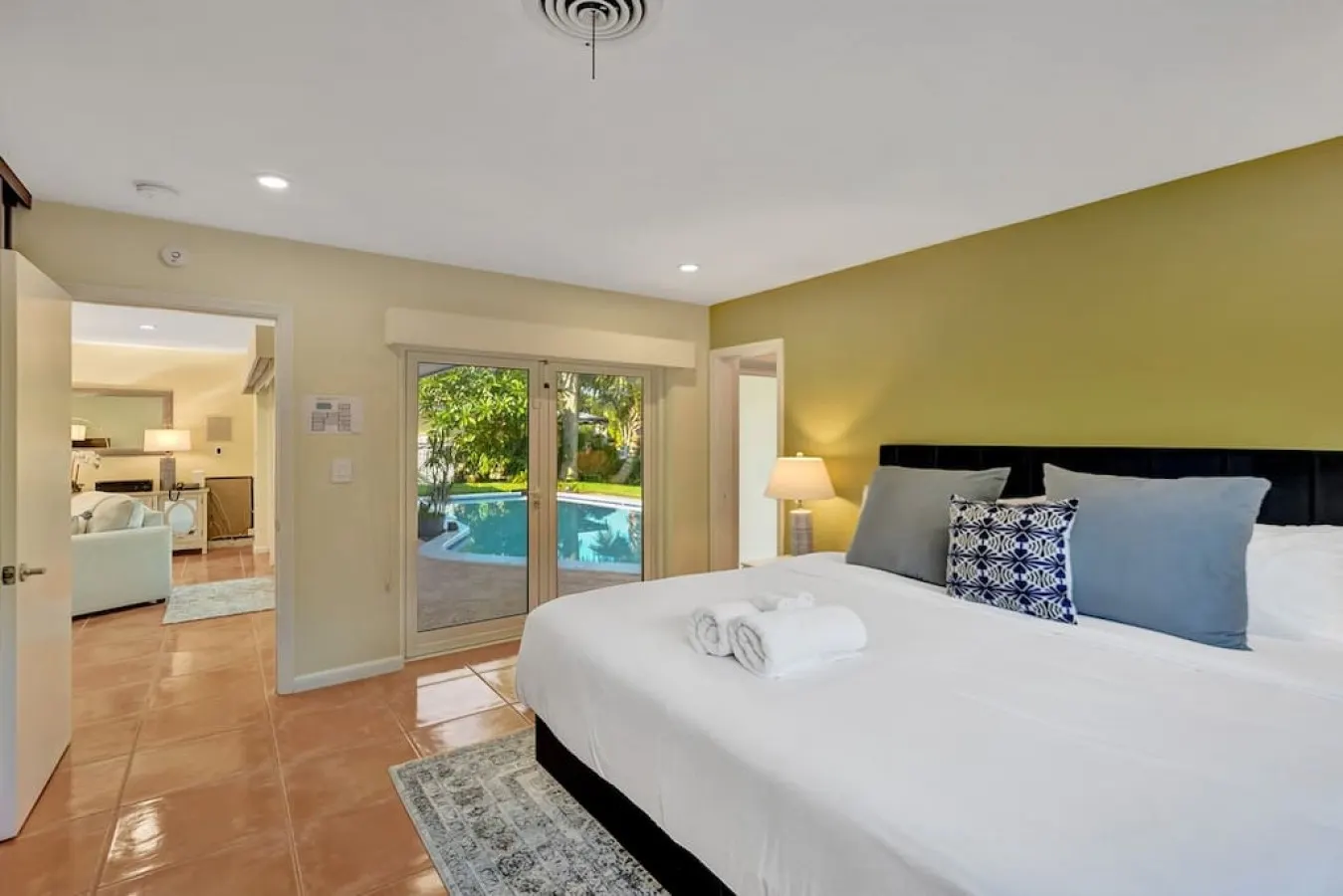 Waterfront Serenity Heated Pool & BBQ Koi Pond Monthly Stay 20