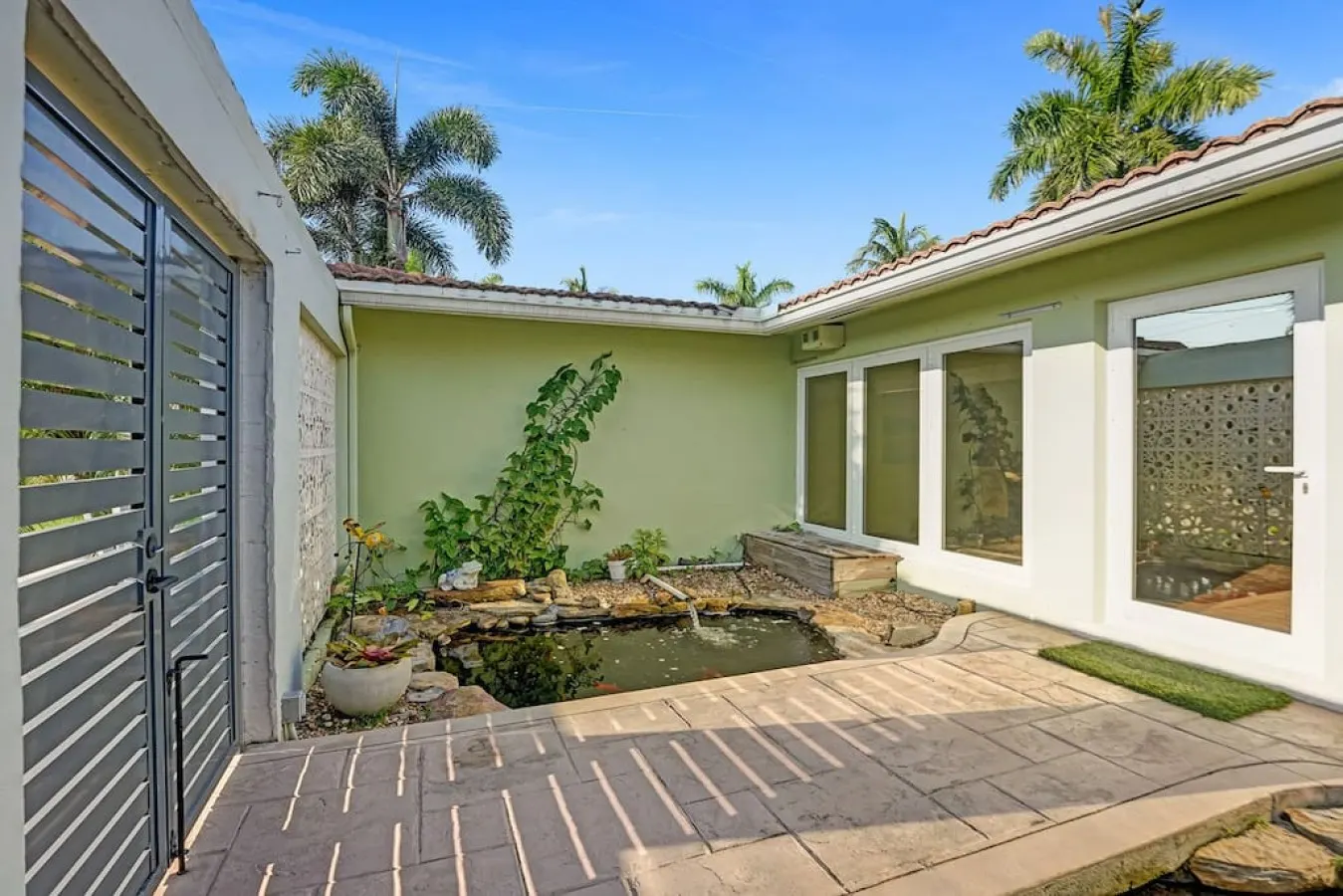 Waterfront Serenity Heated Pool & BBQ Koi Pond Monthly Stay 7
