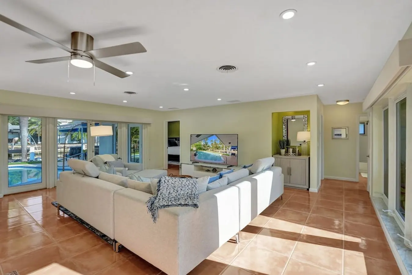 Waterfront Serenity Heated Pool & BBQ Koi Pond Monthly Stay 8