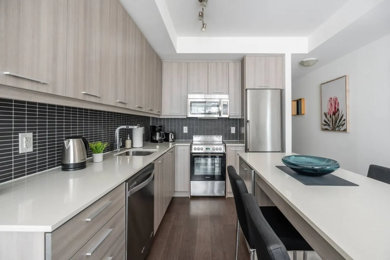 Bright 1BR Condo Large Terrace Sleeps 4 9