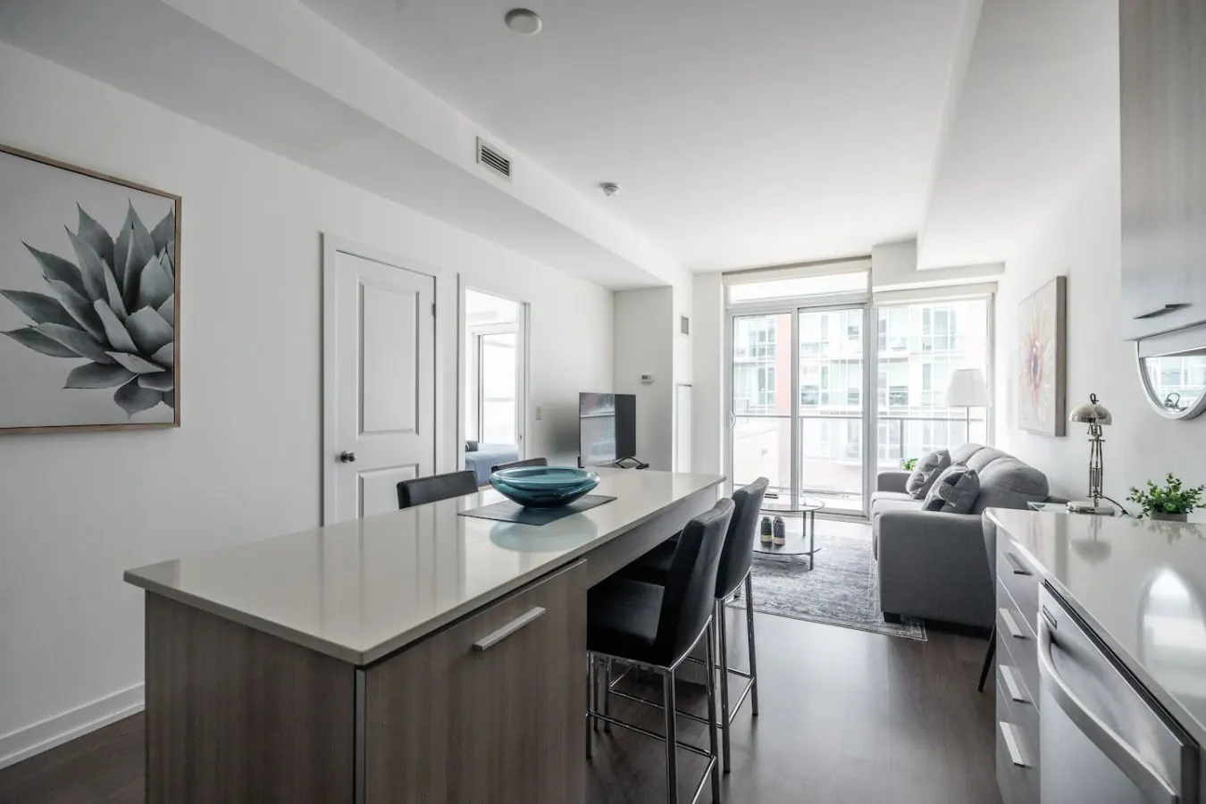 Bright 1BR Condo Large Terrace Sleeps 4 10